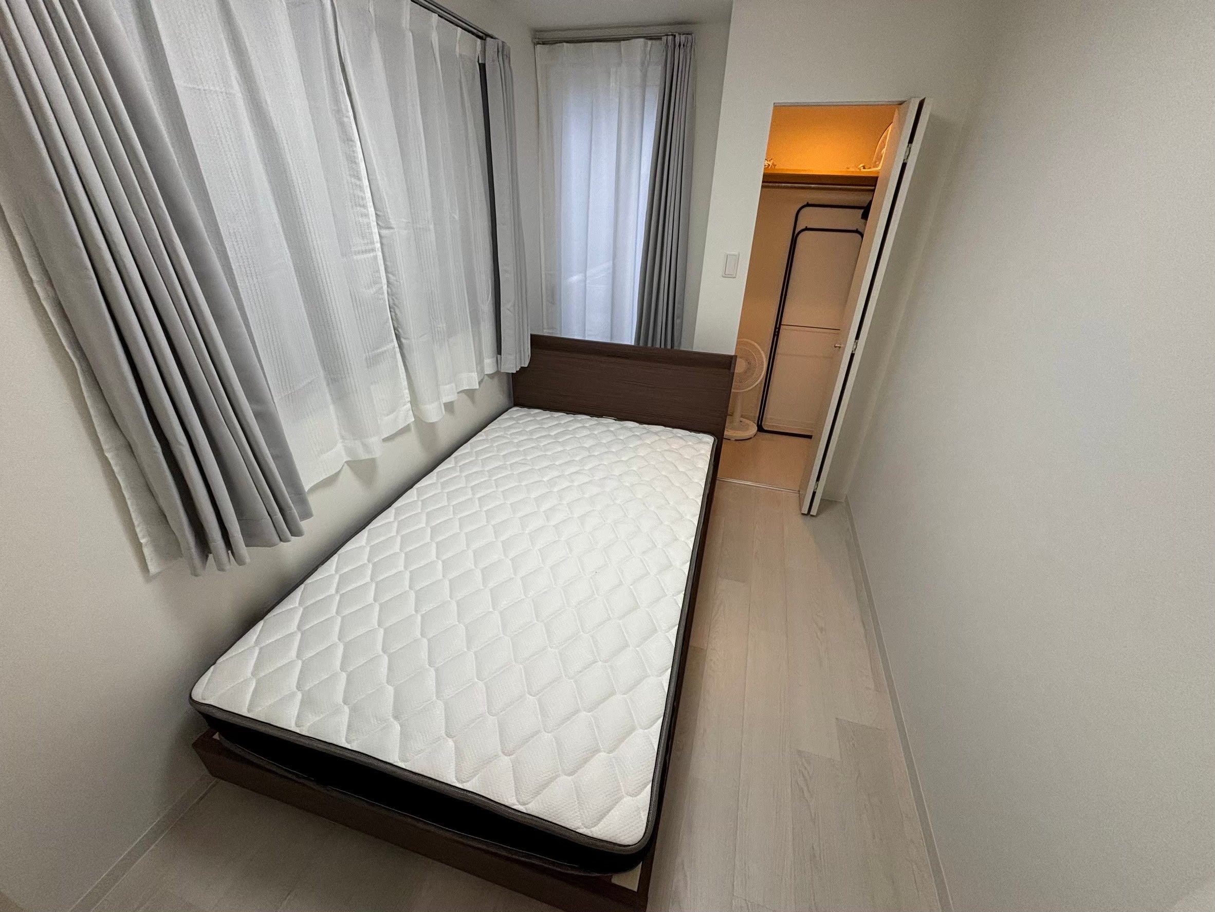 64F646EA-5056-4AED-BFFE-3209A8F7985D